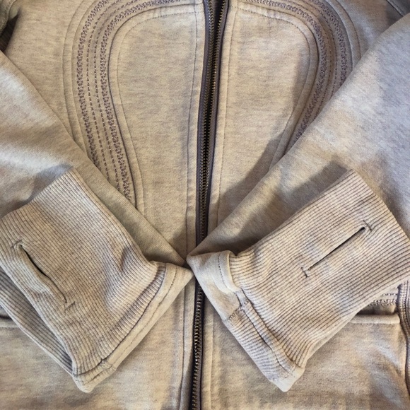Rare Lululemon pale lavender cuddle up jacket - Picture 6 of 7